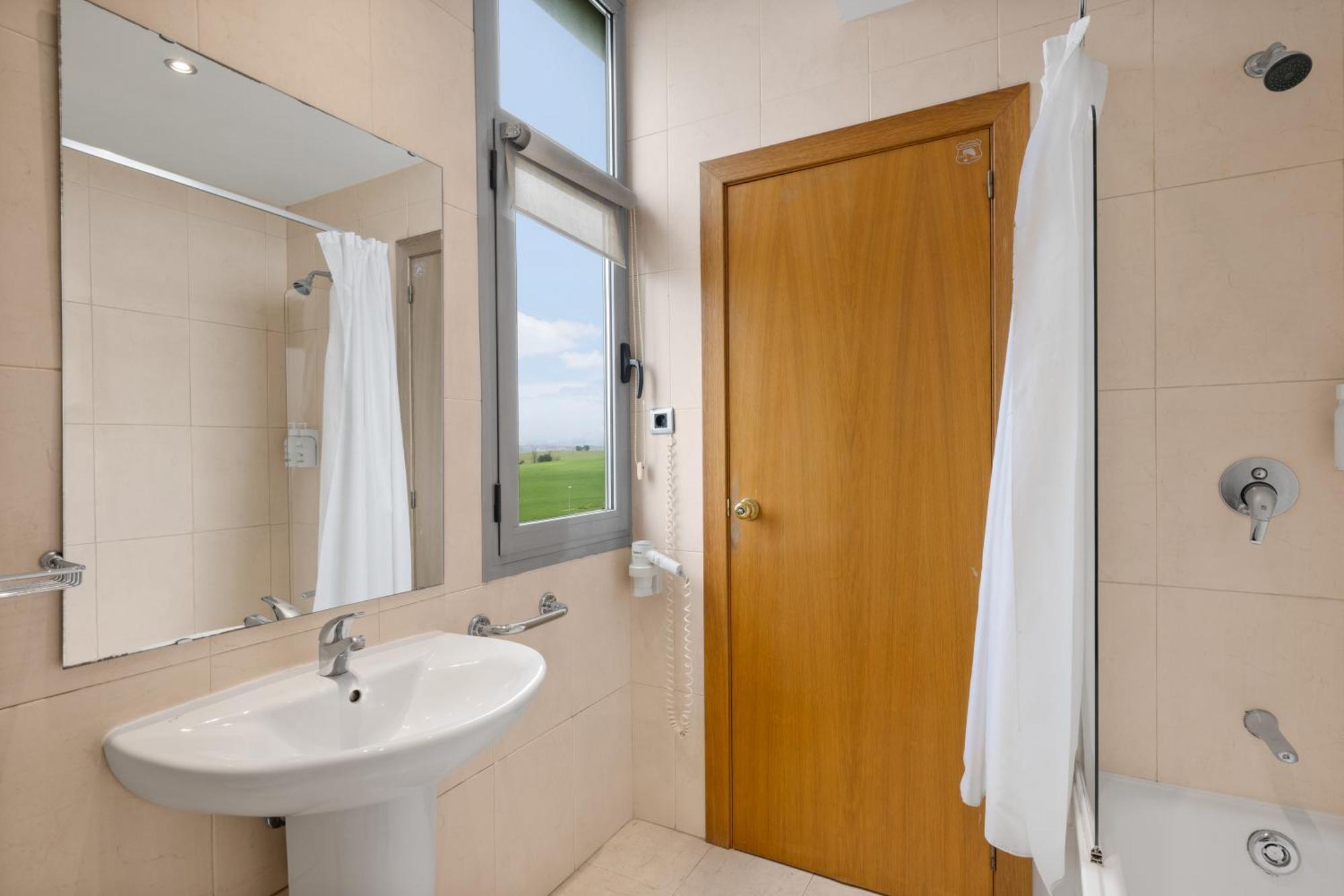 B&B Hotel Barcelona Mollet Porta De Gallecs Mollet del Valles Exterior photo